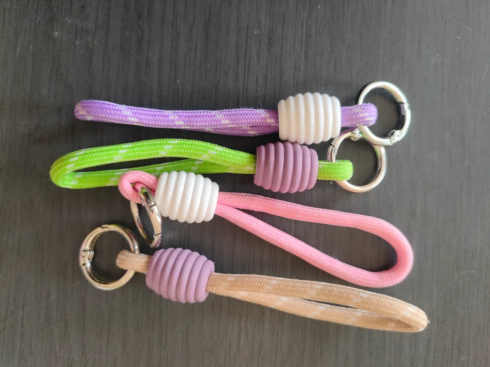 Soporte: Paracord butt join concealer. Referencia del modelo original.