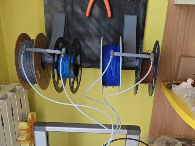 Supporto da parete per bobine