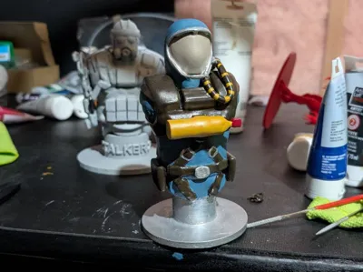 Stalker suit statue