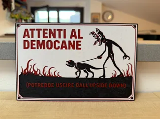 Attenti al Democane! Targa stile Stranger Things