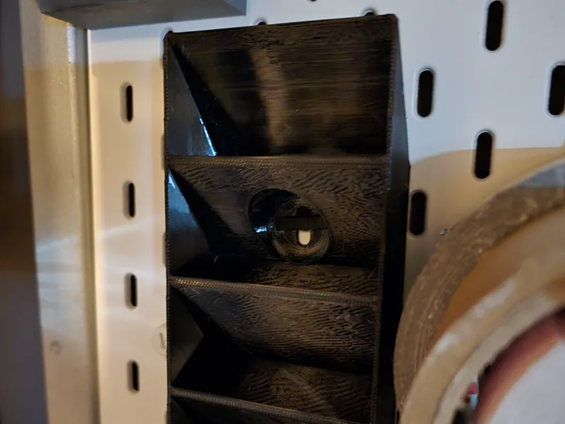 Clamshell Box Rack for Skadis with Tclip