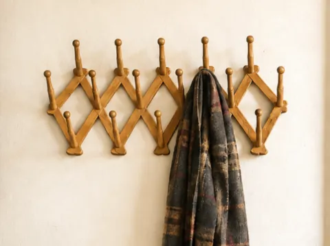 Figura decorativa: Miniature Accordian Peg Rack — referencia de MakerWorld