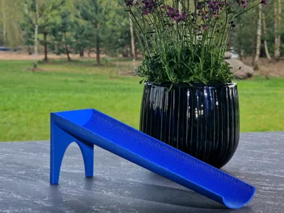 Easter egg rolling ramp