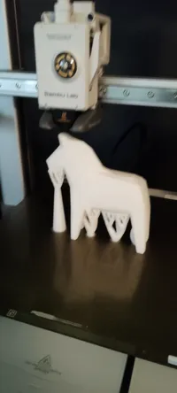Cheval de Dalécarlie low poly symétrique — photo 3