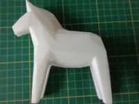 Cheval de Dalécarlie low poly symétrique — photo 2