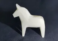 Cheval de Dalécarlie low poly symétrique — photo 1