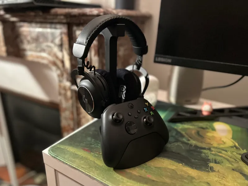 Xbox controller and headphone stand