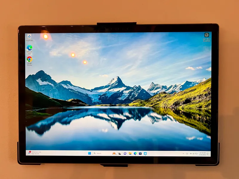 Surface Pro 15 Wall Mount - Minimalist