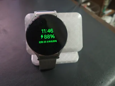 The Samsung watch5 charging dock is impressively substantial and time-efficient, utilizing a generous amount of material, especially the transparent version which is exceptionally attractive.  Its compact size allows for effortless handling.