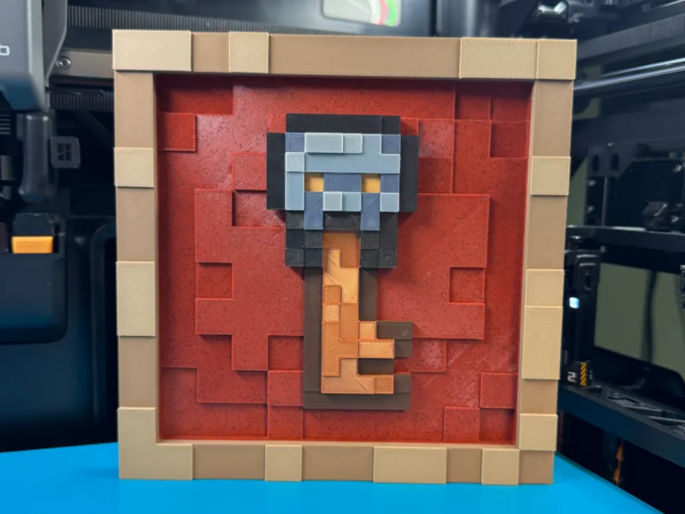 Marco decorativo: Trial Key - Minecraft Item Frame. Referencia del modelo original.