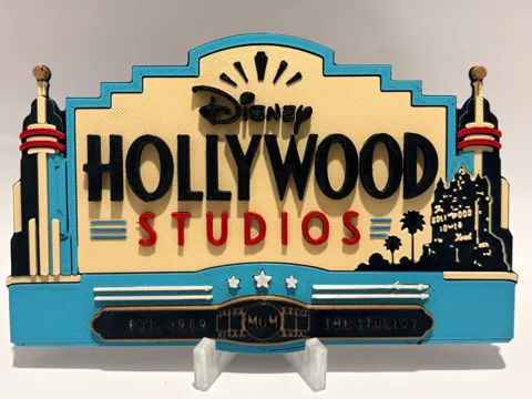 Letrero o emblema decorativo: Disney Hollywood Studios Inspired Sign — referencia de MakerWorld