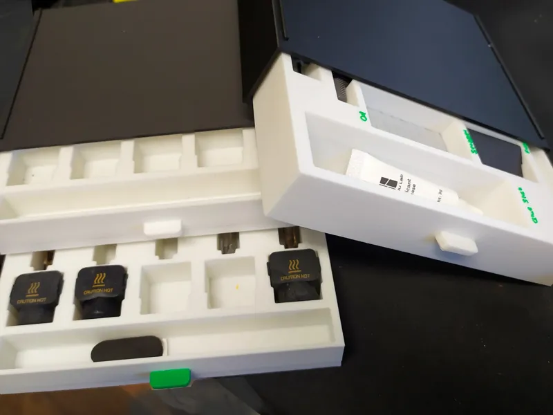 Cassettiere per estrusori e attrezzi