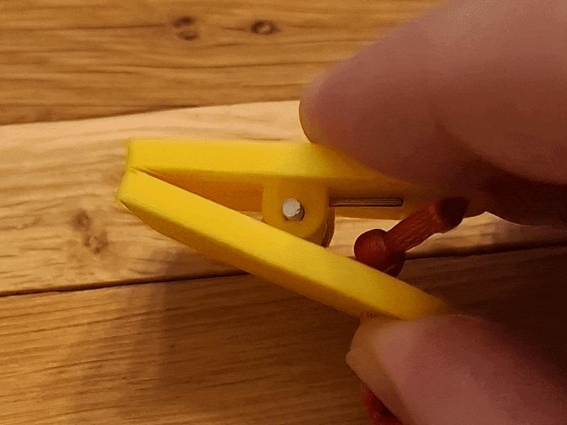 Replacement emergency stop clip for treadmills
