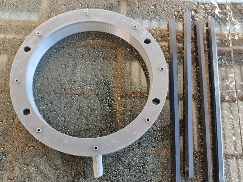 Modularer Stützkäfig für Pflanzen mit Bewässerung