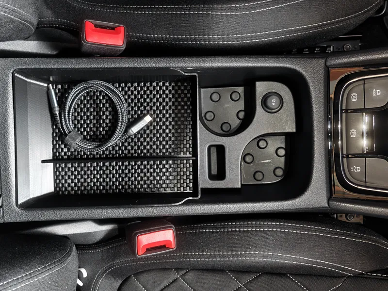 Škoda Karoq center console storage