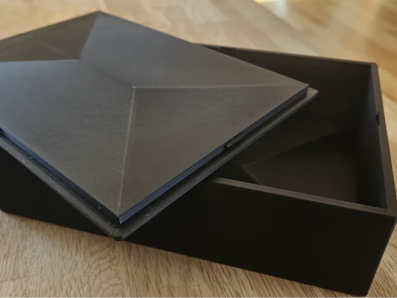 sturdy box with lid