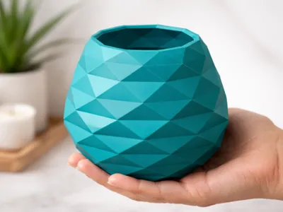 Modern Low-Poly Geometric Vase (Multipurpose)