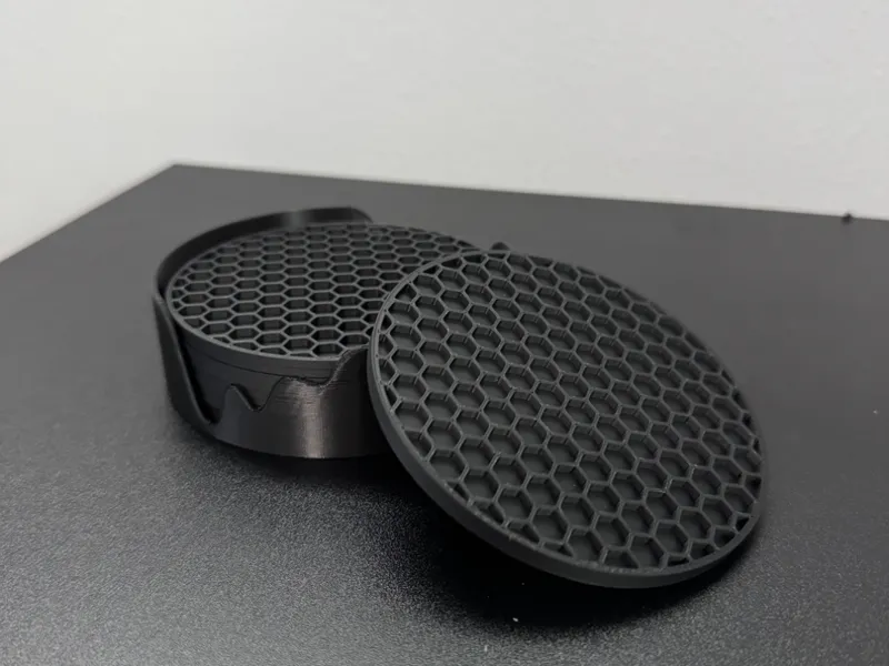Round Coasters with Hexagon Pattern