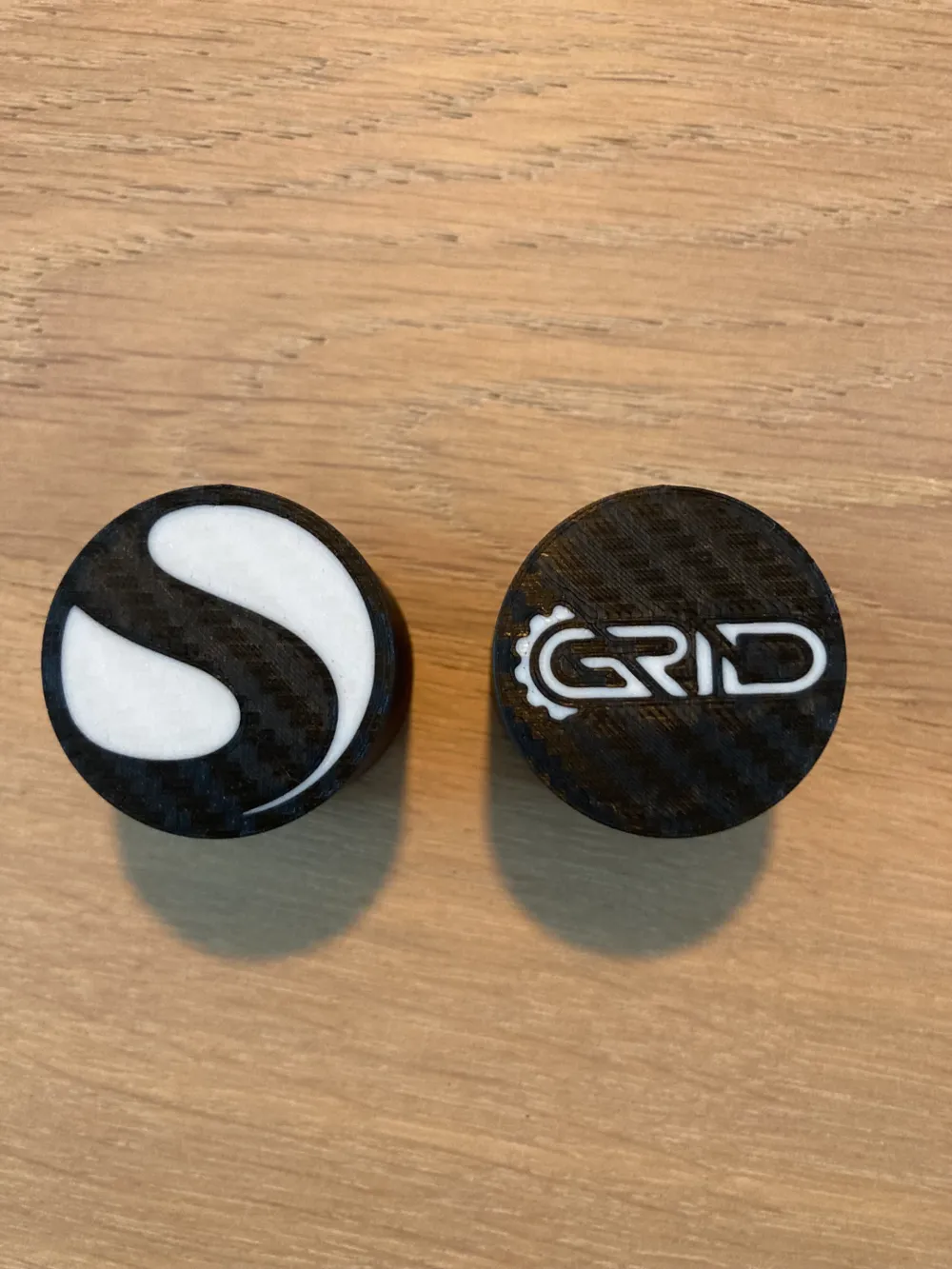 Simrig Simfeet Caps - Sim-Lab & GRID Logo by Dennis Blomaard MakerWorld ...