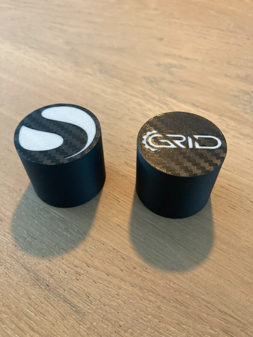 Simrig Simfeet Caps - Sim-Lab & GRID Logo by Dennis Blomaard MakerWorld ...