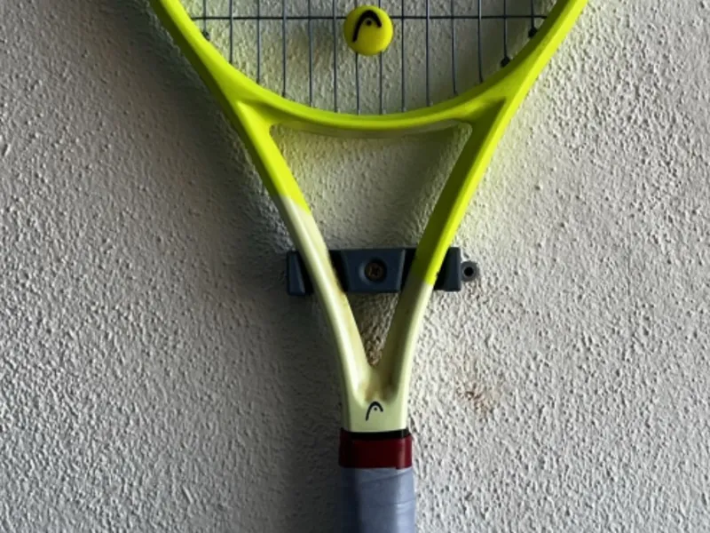 Tennisschläger Wandhalterung minimalistisch