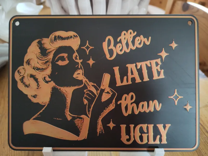 Wandekoration 'Better late than ugly' Schild