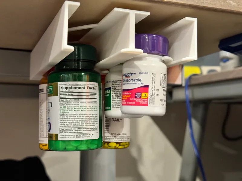 Pill Bottle Hanger (mostly parametric!)