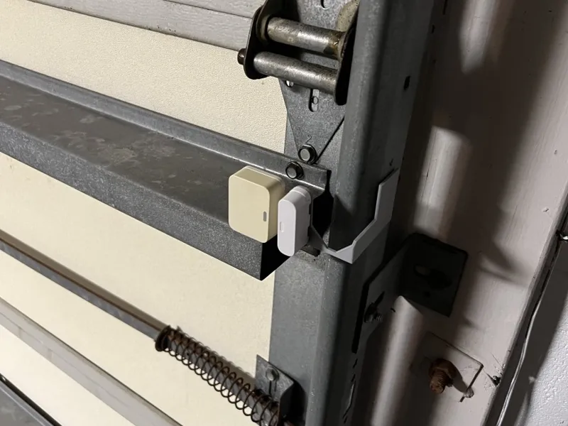 SimpliSafe Garage Door Mount