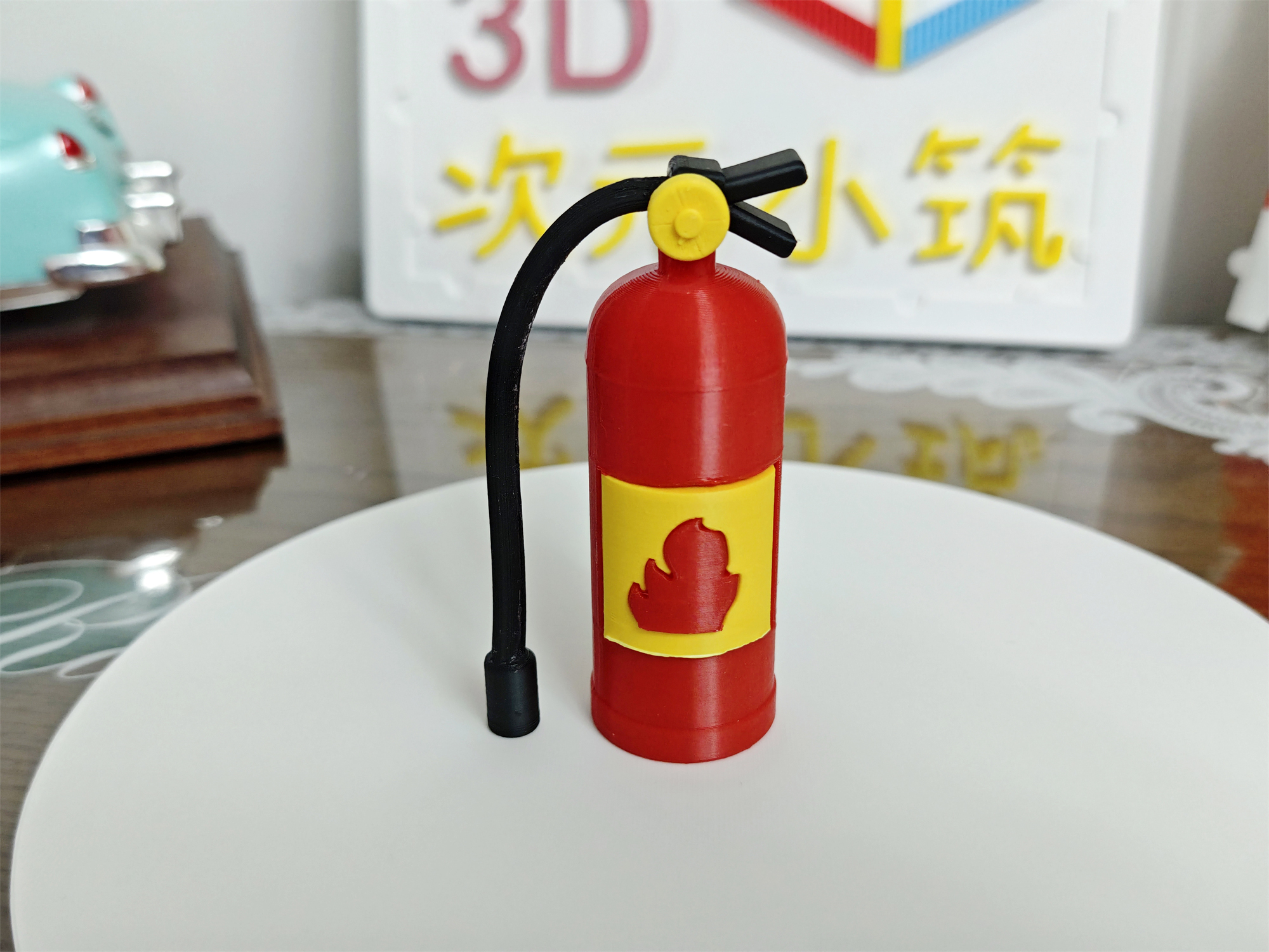 Miniatura 1 do modelo 3D 灭火器+消防栓+着火的火苗标牌+小松树+小梯子 消防救援救火过家家迷你小场景道具摆件