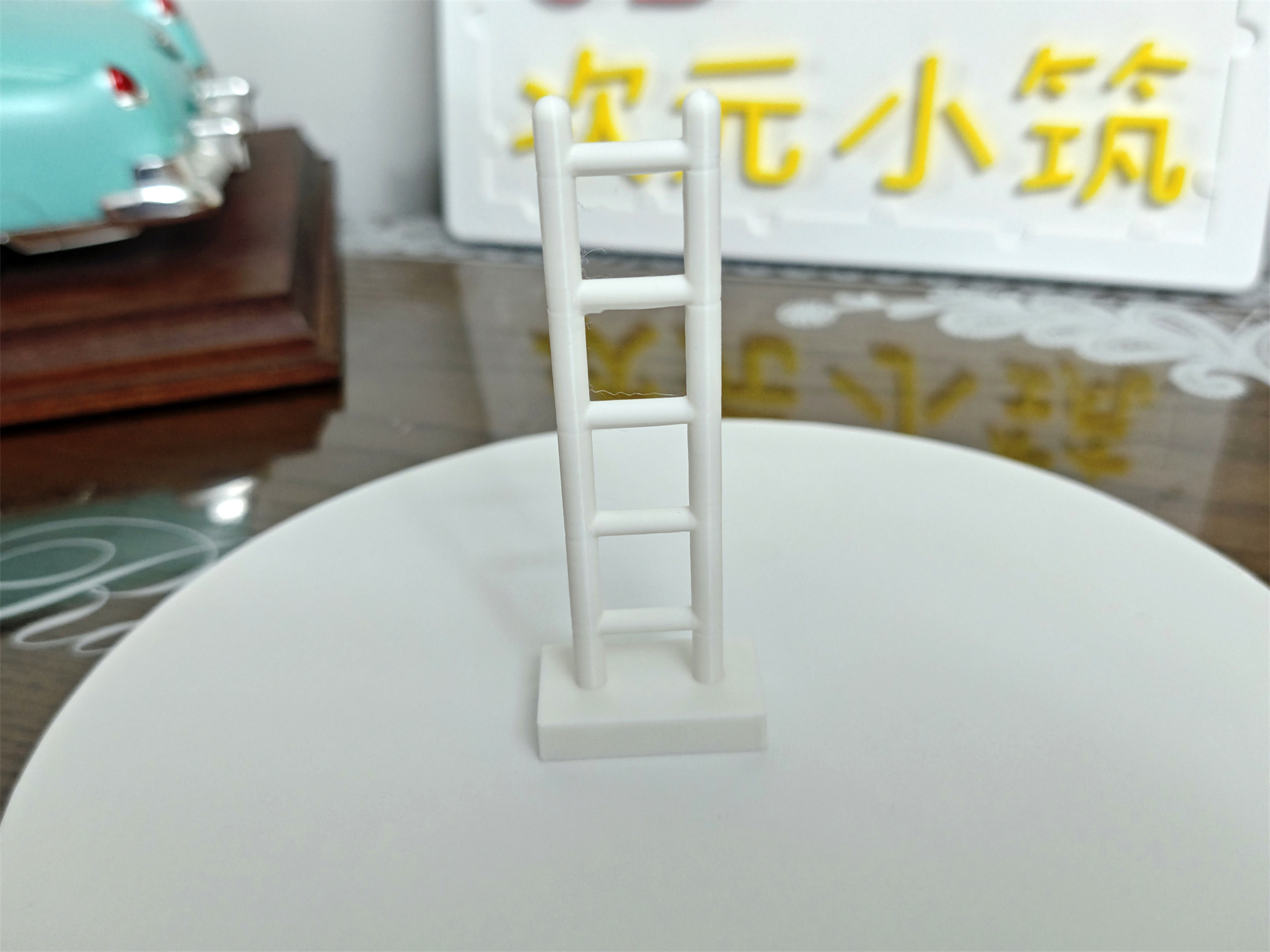 Miniatura 4 do modelo 3D 灭火器+消防栓+着火的火苗标牌+小松树+小梯子 消防救援救火过家家迷你小场景道具摆件