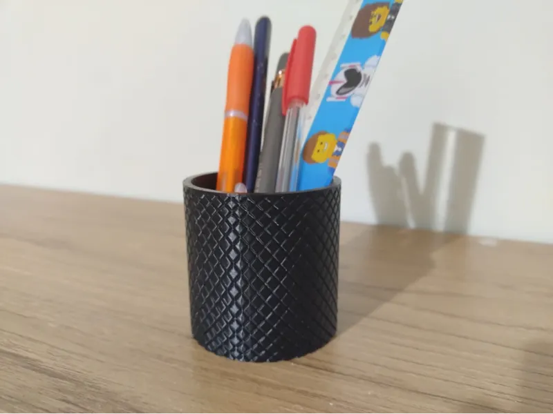 checkered pot for on your desk