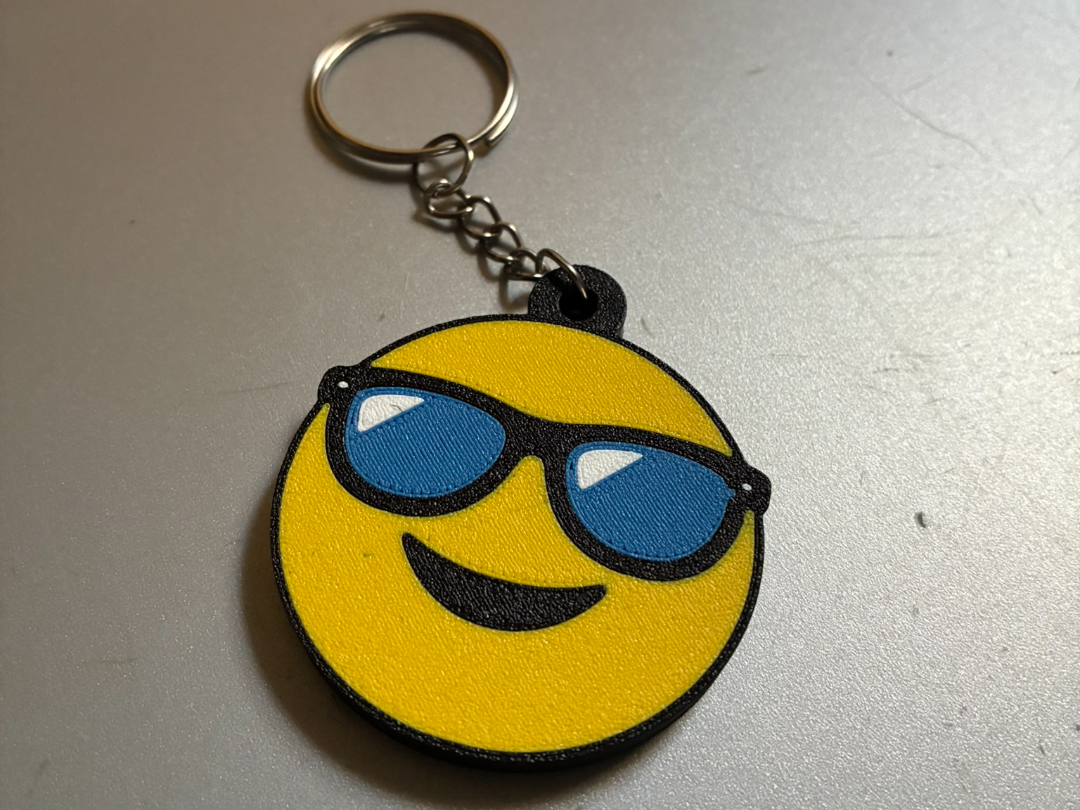 Llavero Emoji Cool con Gafas–43mm | Multicolor AMS
