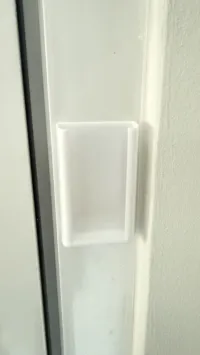 Selbe Halterung mit Löchern zum festschrauben