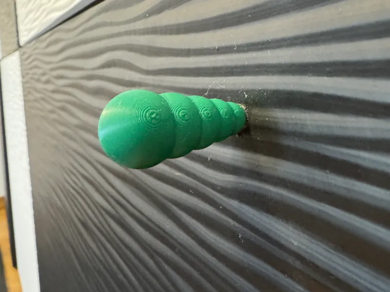 Bunte 3D-Griffe für PAX & Co – Stylisch