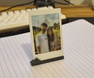 polaroid heart stand