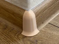 Raccord d'angle pour plinthe 57x23 mm — photo 2