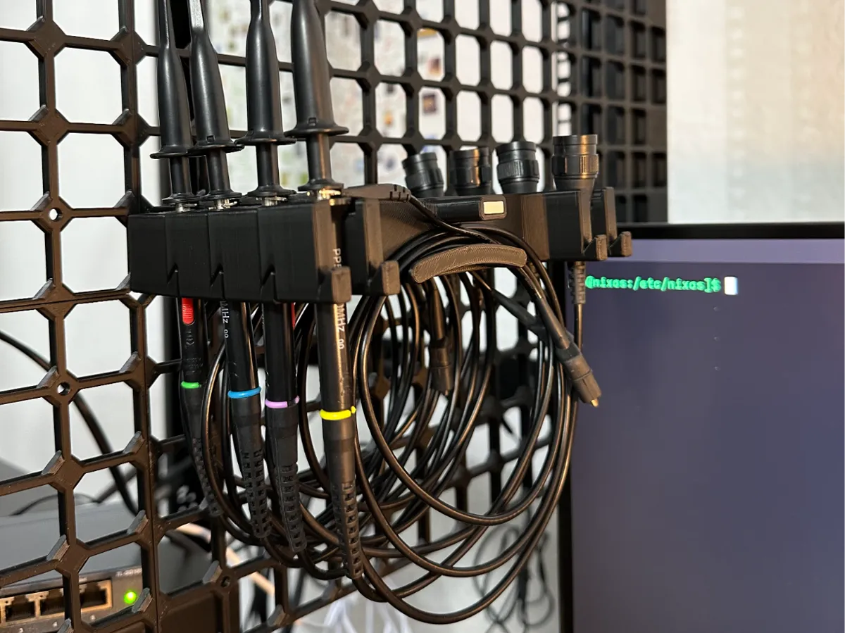 Support empilable pour sondes d'oscilloscope