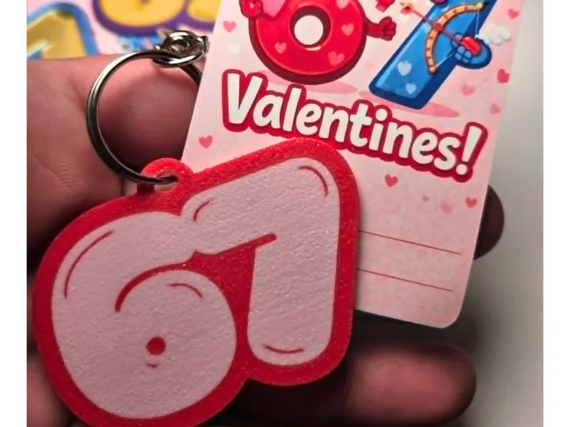 Simple 2 color valentines keychain 