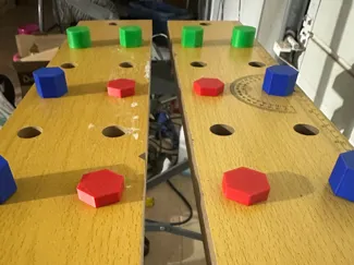 Clamping pegs for ALDI work table