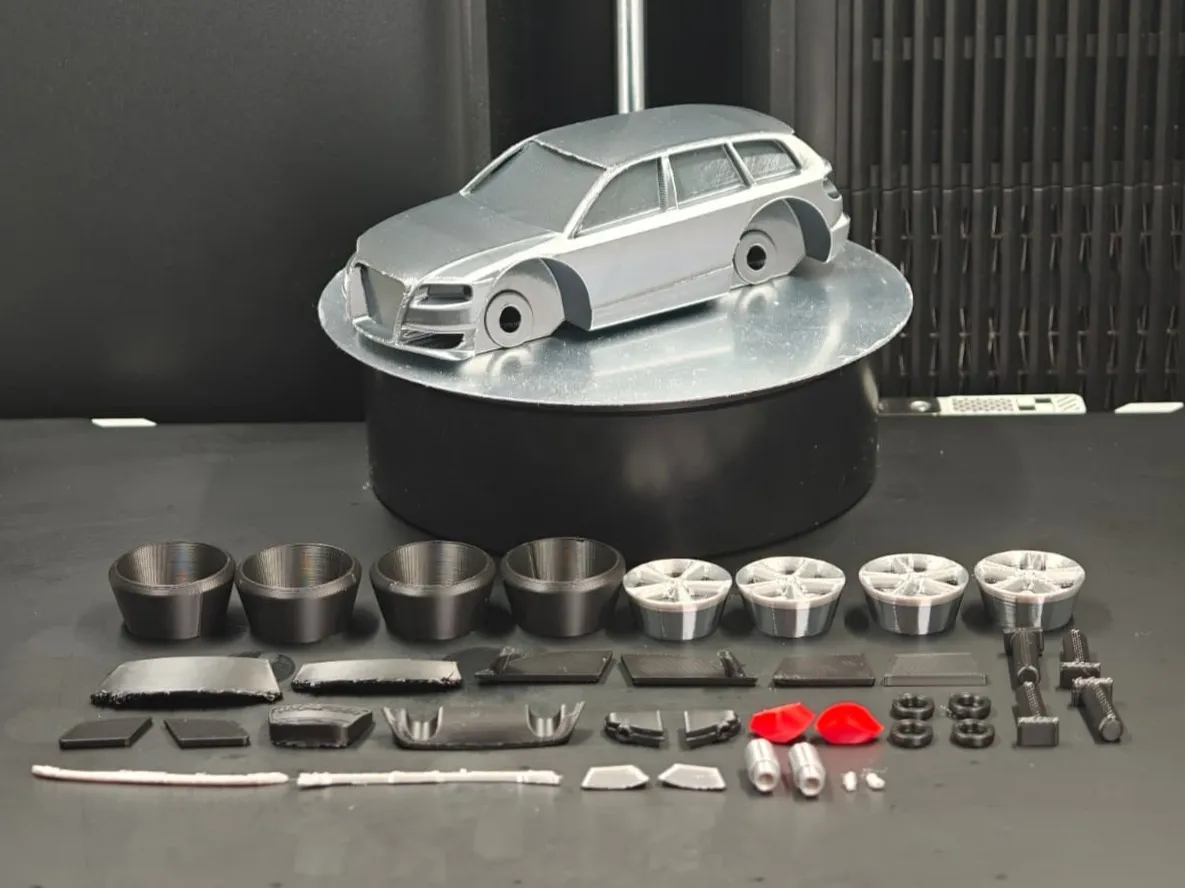 Audi A6 C6 Avant 2004 view 3