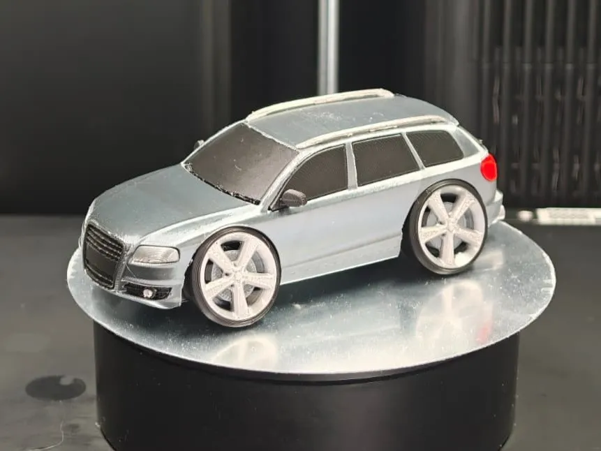 Audi A6 C6 Avant 2004 view 2