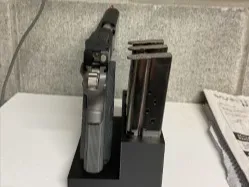 1911 gun stand with 4 mag holder