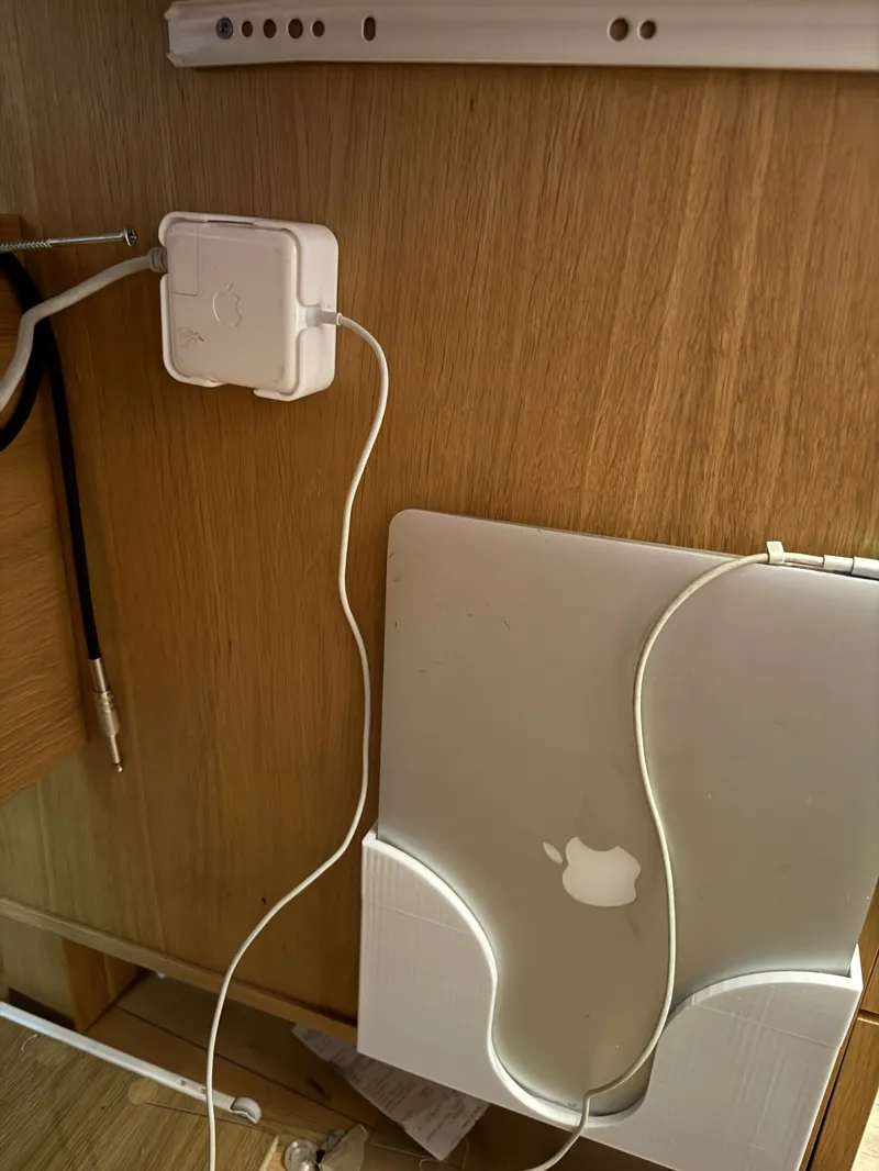 Apple 45W MagSafe 2 power adapter wall mount