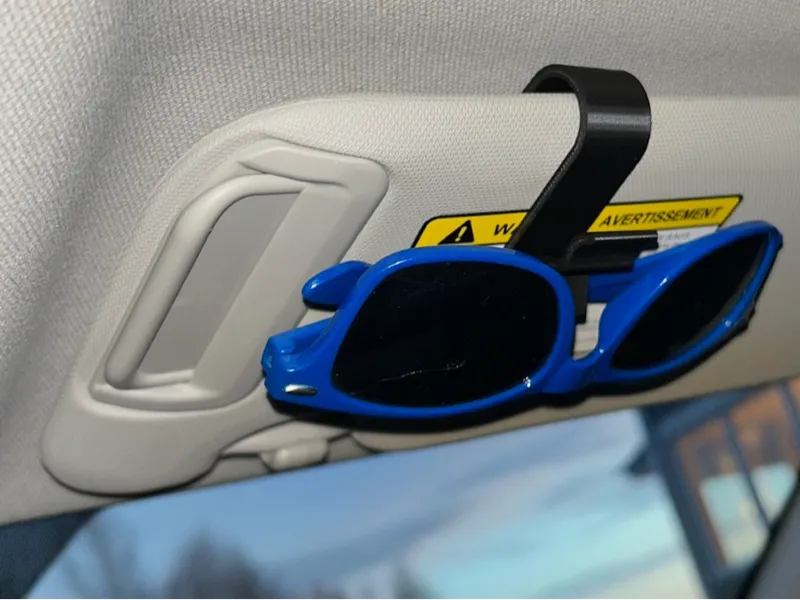 Voiture Lunette et Stylo clip