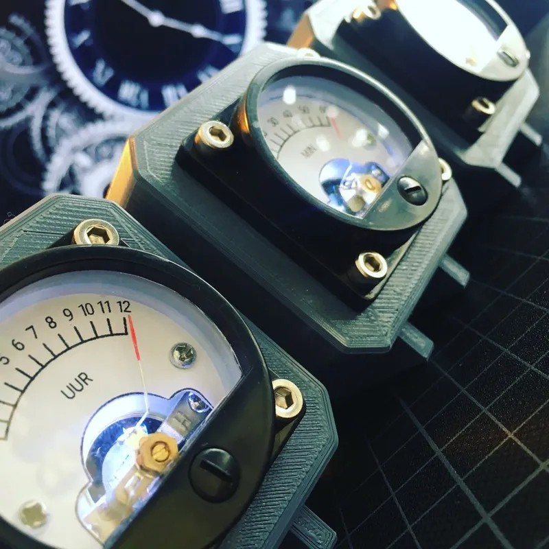 Analog Volt Meter Clock