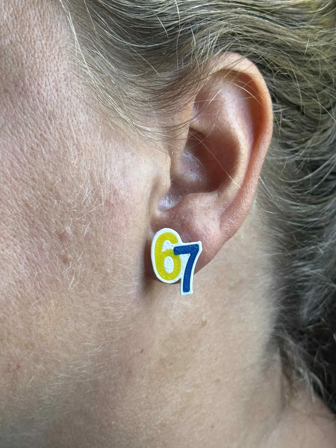 67 Stud earrings view 2