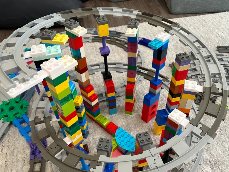 Duplo train elevation piece