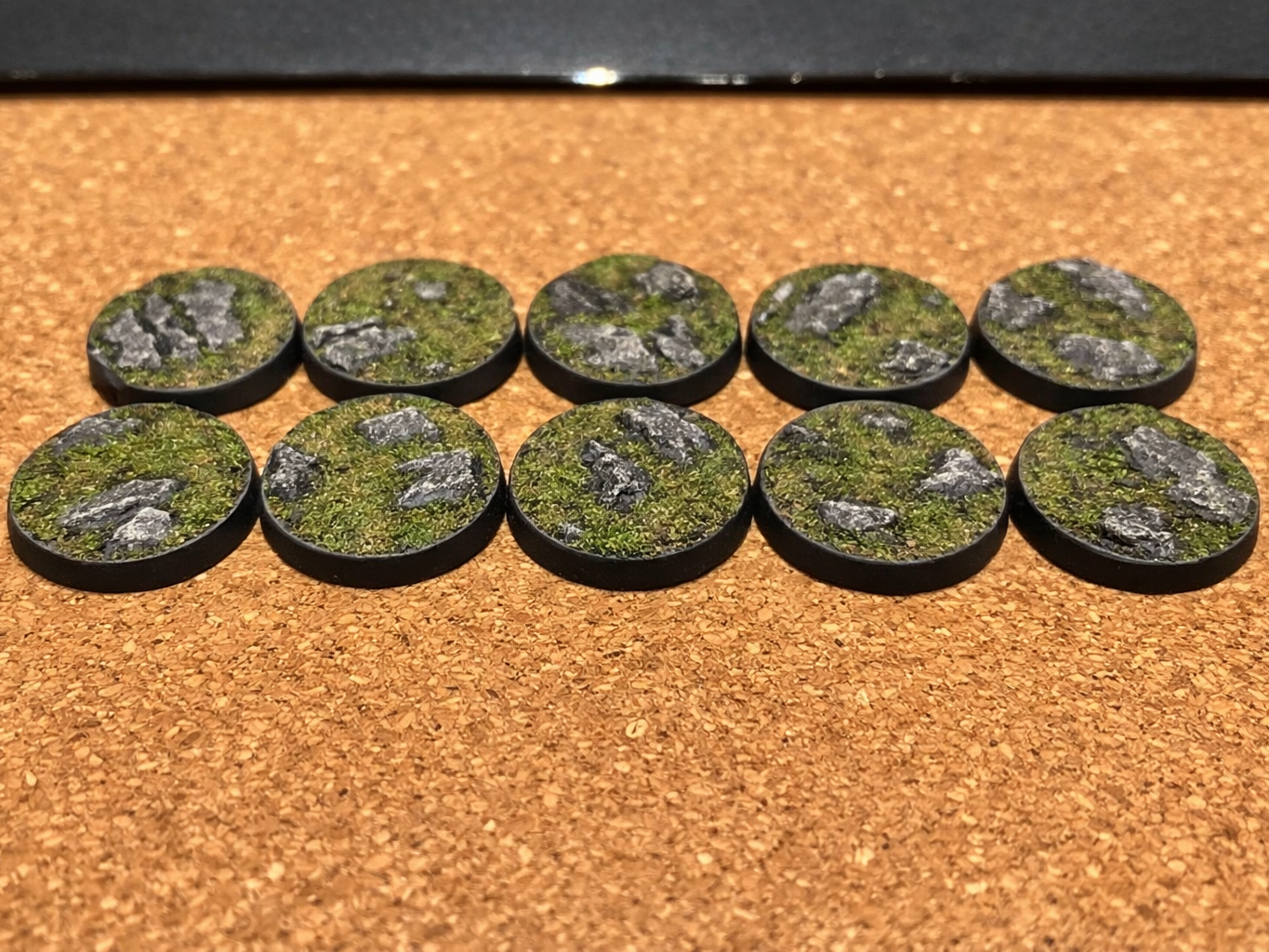 32mm Round Bases - Rocky plain