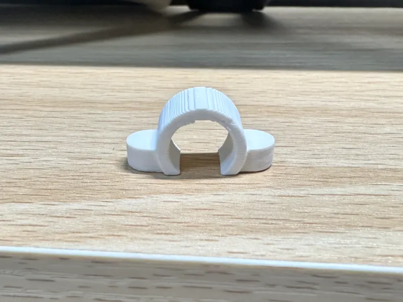 磁吸理线器