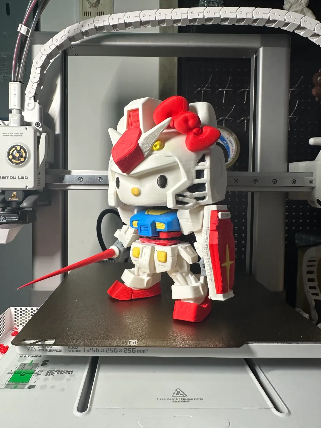 Miniatura 1 do modelo 3D 「分件！无敌还原」—当粉红萌主遇上白色恶魔：Hello Kitty × RX-78-2 跨界联名战甲